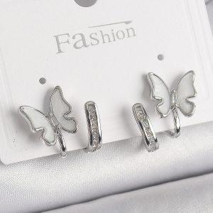 Pirinç Gümüş Renk Zirkon Taş Detaylı Beyaz Sedefli Kelebek Model Kadın Küpe