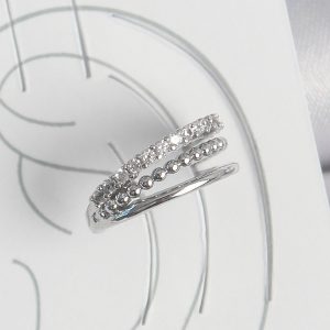 Pirinç Gümüş Renk Zirkon Taşlı 3'Lü Sıralı Model Kadın Kıkırdak Küpe