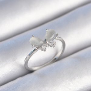 Pirinç Gümüş Renk Zirkon Taşlı Beyaz Mineli Kelebek Model Kadın Yüzük