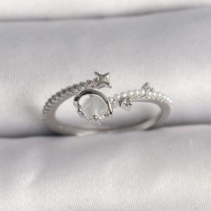 Pirinç Gümüş Renk Zirkon Taşlı Beyaz Mineli Yıldız Detay Ayarlanabilir Kadın Yüzük