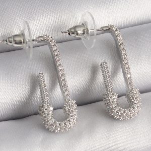 Pirinç Gümüş Renk Zirkon Taşlı Çengelli İğne Model Kadın Küpe