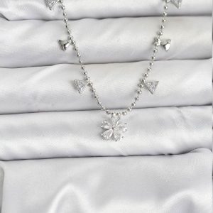 Pirinç Gümüş Renk Zirkon Taşlı Çiçek Model Kadın Kolye