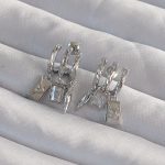 Pirinç Gümüş Renk Zirkon Taşlı Çoklu Aksesuarlı Yarım Halka Kaburga Küpe