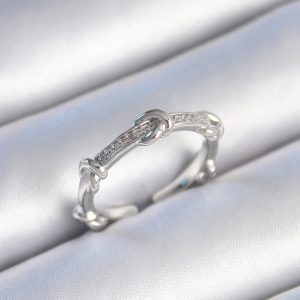 Pirinç Gümüş Renk Zirkon Taşlı Düğüm Model Kadın Yüzük