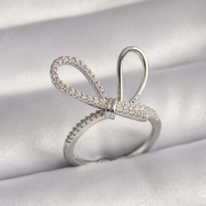 Pirinç Gümüş Renk Zirkon Taşlı Düğüm Model Kadın Yüzük