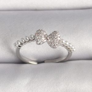 Pirinç Gümüş Renk Zirkon Taşlı Fiyonk İnci Detay Ayarlanabilir Yüzük