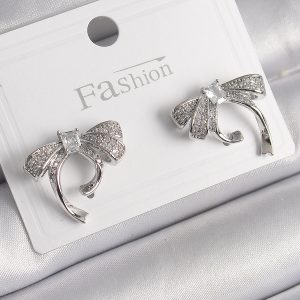 Pirinç Gümüş Renk Zirkon Taşlı Fiyonk Model Kadın Küpe