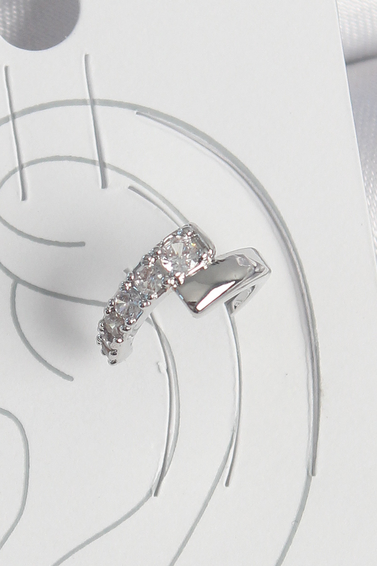 Pirinç Gümüş Renk Zirkon Taşlı Kadın Kıkırdak Küpe