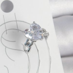 Pirinç Gümüş Renk Zirkon Taşlı Kalp Model Kadın Kıkırdak Küpe