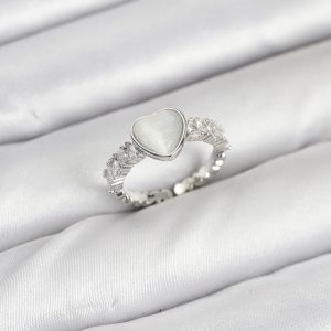 Pirinç Gümüş Renk Zirkon Taşlı Kalpli Kadın Yüzük