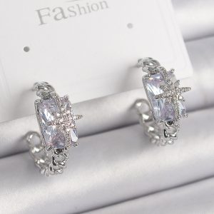 Pirinç Gümüş Renk Zirkon Taşlı Kutup Yıldız İşleme Detay Kadın Küpe