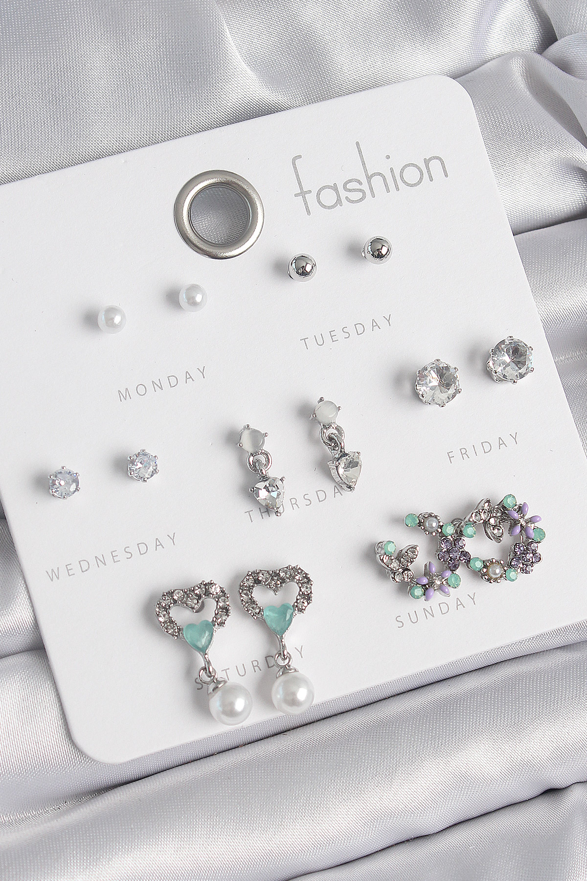 Pirinç Gümüş Renk Zirkon Taşlı Sallantılı Kalp Model Çiçek Detay 7 Çift Kadın Küpe Seti