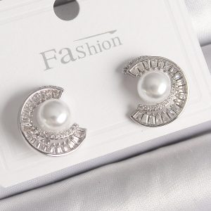 Pirinç Gümüş Renk Zirkon Taşlı Salyangoz Model İnci Detay Kadın Küpe