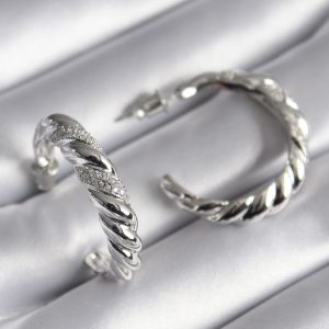 Pirinç Gümüş Renk Zirkon Taşlı Sarmal Model Kadın Küpe