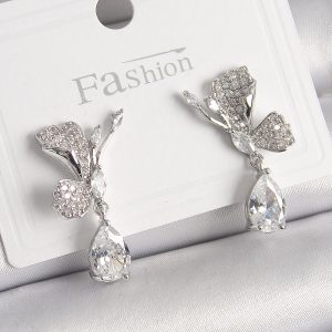 Pirinç Gümüş Renk Zirkon Taşlı Turna Kuşu Model Sallantı Detay Kadın Küpe