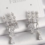 Pirinç Gümüş Renk Zirkon Taşlı Yağmur Model Kadın Küpe