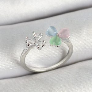 Pirinç Kalp Figürlü Zirkon Taşlı Gümüş Renk Ayarlanabilir Kadın Yüzük