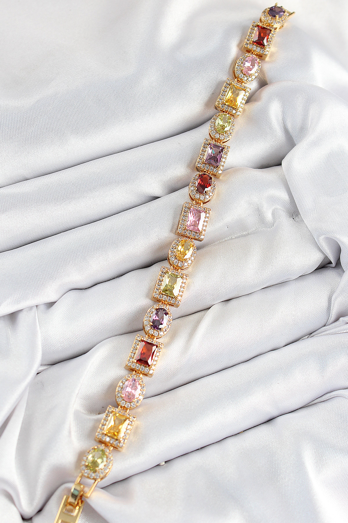 Pirinç Karışık Zirkon Taşlı Baget Model Gold Renk VIP Seri Kadın Bileklik