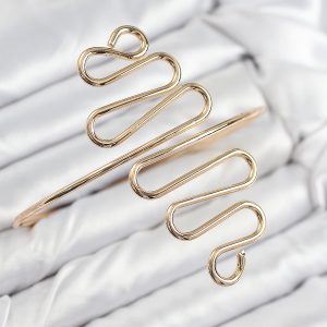 Pirinç Kıvrımlı Model Gold Renk Kadın Pazu Bileklik