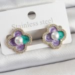 Pirinç Mor Mineli İnci Detaylı Zirkon Taşlı Sanatsal Portre Yonca Model Gold Renk Kadın Küpe