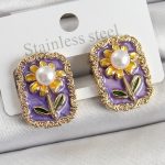 Pirinç Mor Mineli Papatya Figürlü Sanatsal Portre Model Gold Renk Kadın Küpe