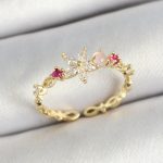 Pirinç Papatya Figürlü Zirkon Taşlı Gold Renk Ayarlanabilir Kadın Yüzük