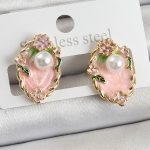 Pirinç Pembe Mineli İnci Detaylı Sanatsal Portre Model Gold Renk Kadın Küpe