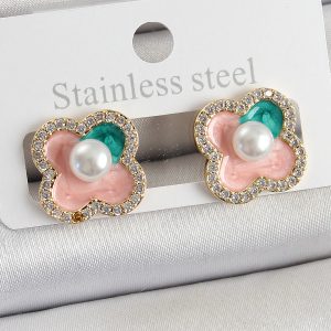 Pirinç Pembe Mineli İnci Detaylı Zirkon Taşlı Sanatsal Portre Yonca Model Gold Renk Kadın Küpe