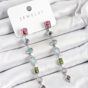 Pirinç Renkli Zirkon Taşlı Sallantılı Model Gümüş Renk Kadın Küpe