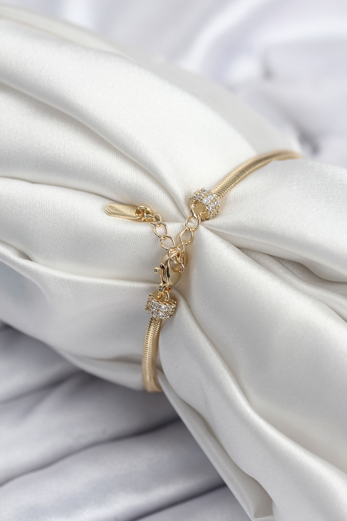 Pirinç VIP Seri Gold Renk Kutup Yıldızı Model Kadın Bileklik