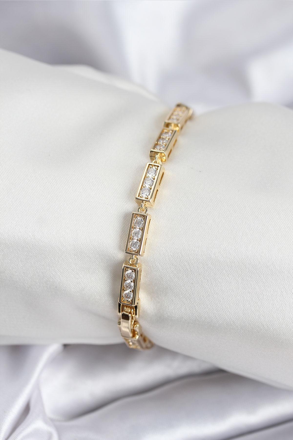 Pirinç VIP Seri Gold Renk Parçalı Model Kadın Bileklik