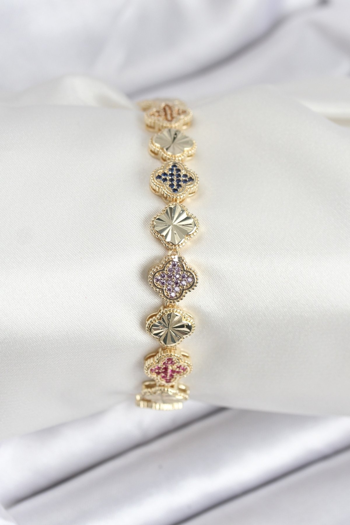 Pirinç VIP Seri Yonca Zirkon Taşlı Kadın Bileklik