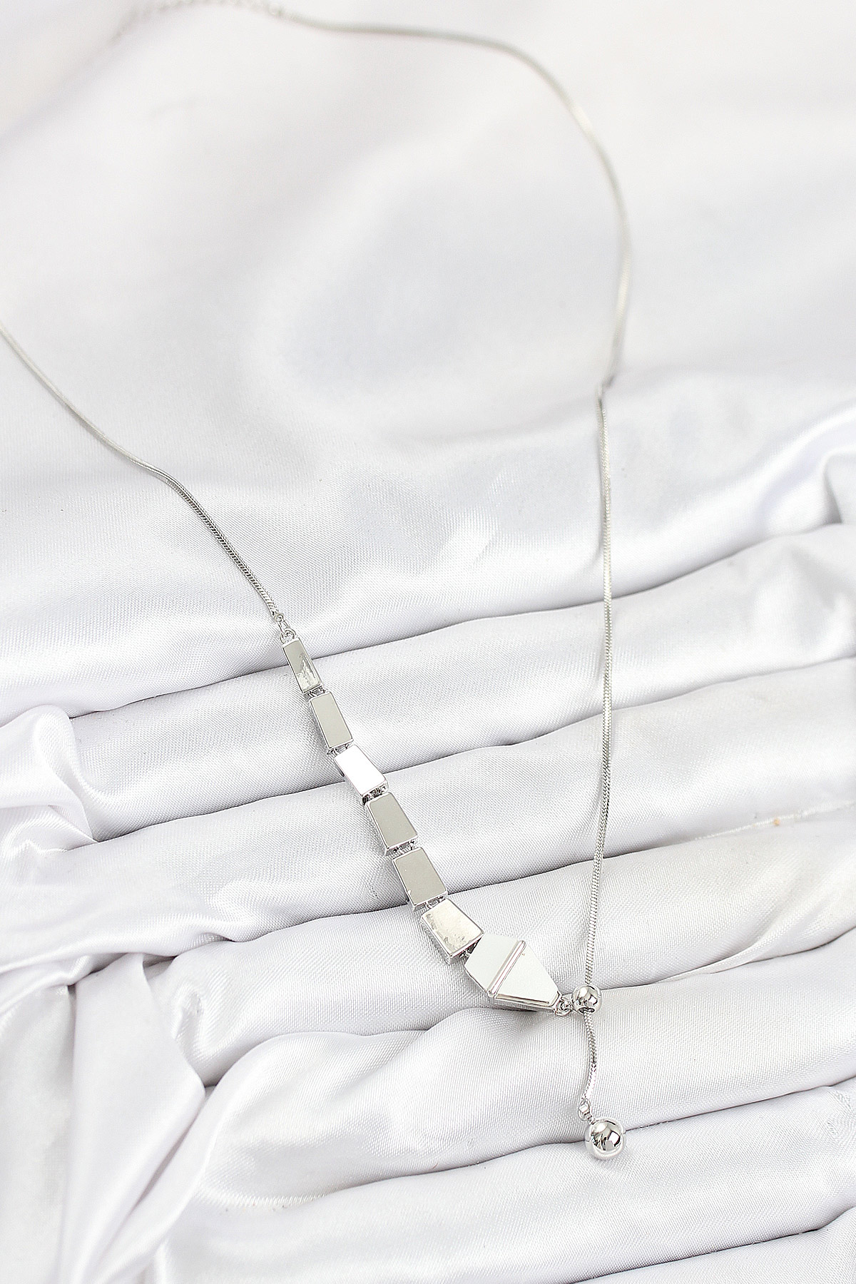 Pirinç Yılan Model Gümüş Renk Asansörlü Kadın Kolye