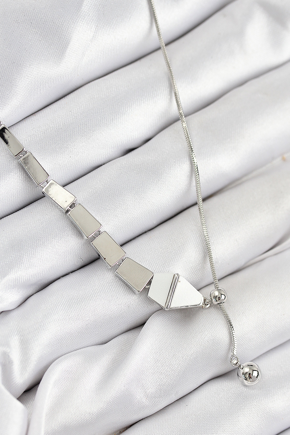 Pirinç Yılan Model Gümüş Renk Asansörlü Kadın Kolye