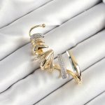 Pirinç Zirkon Taş Kaplamalı Sarmal Figürlü Gold Renk Kadın Sağ Kıkırdak Küpe