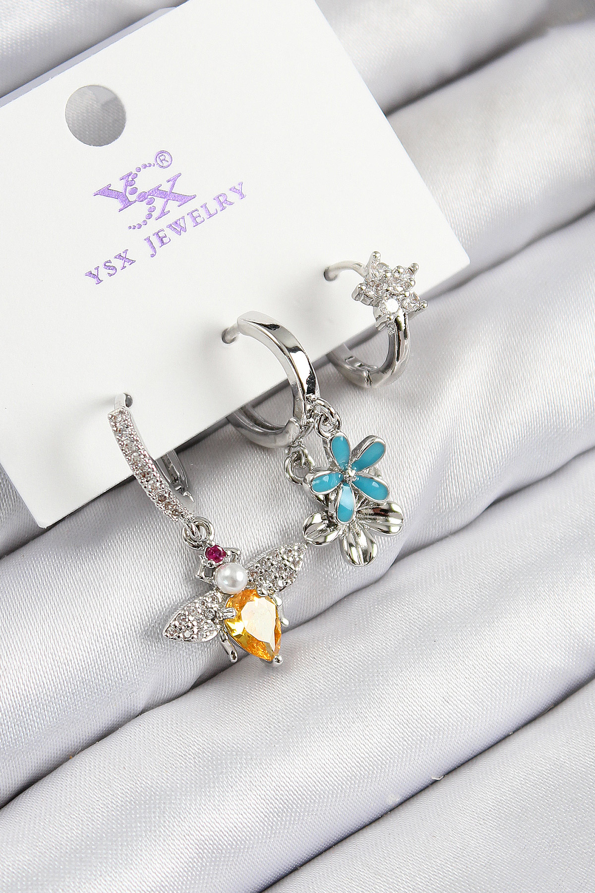 Pirinç Zirkon Taşlı 3'lü Arı Ve Çiçek Model Gümüş Renk Kadın Küpe