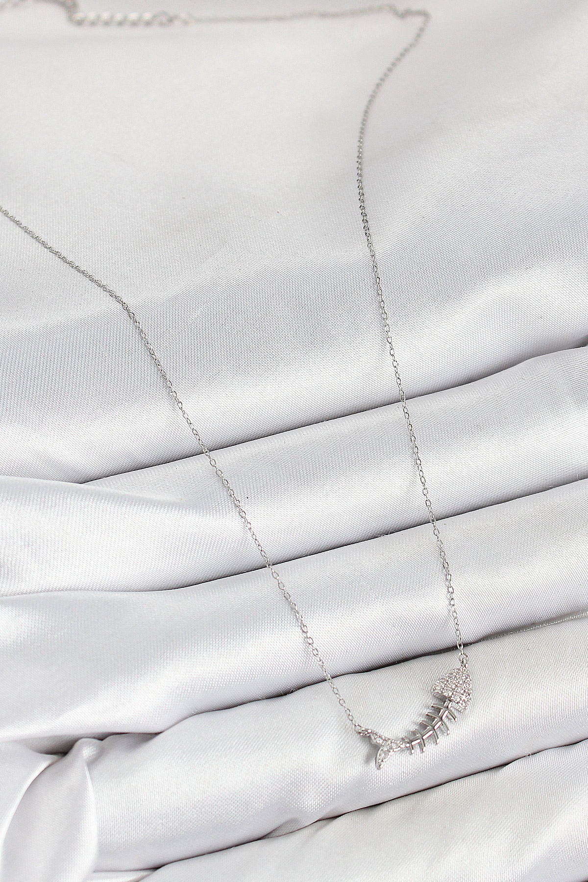 Pirinç Zirkon Taşlı Balık Kılçığı Model Gümüş Renk Kadın Kolye