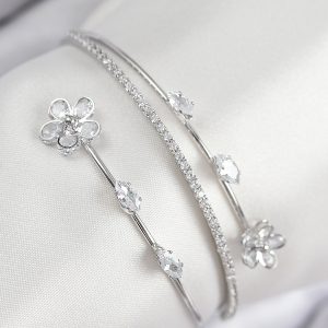 Pirinç Zirkon Taşlı Çiçek Model Gümüş Renk Kadın Bileklik