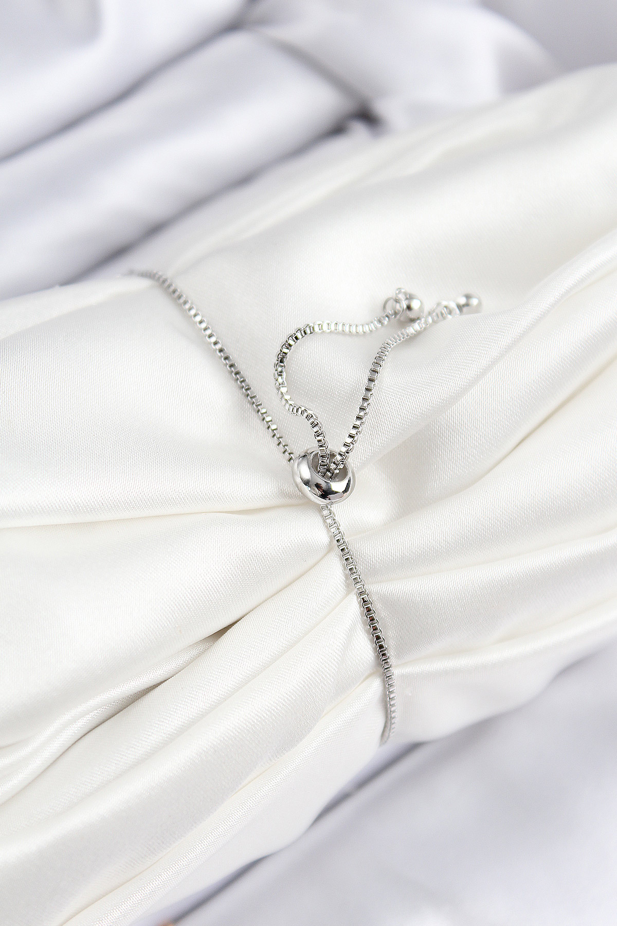 Pirinç Zirkon Taşlı Çift Sıra Kare Model Gümüş Renk Asansörlü Kadın Bileklik