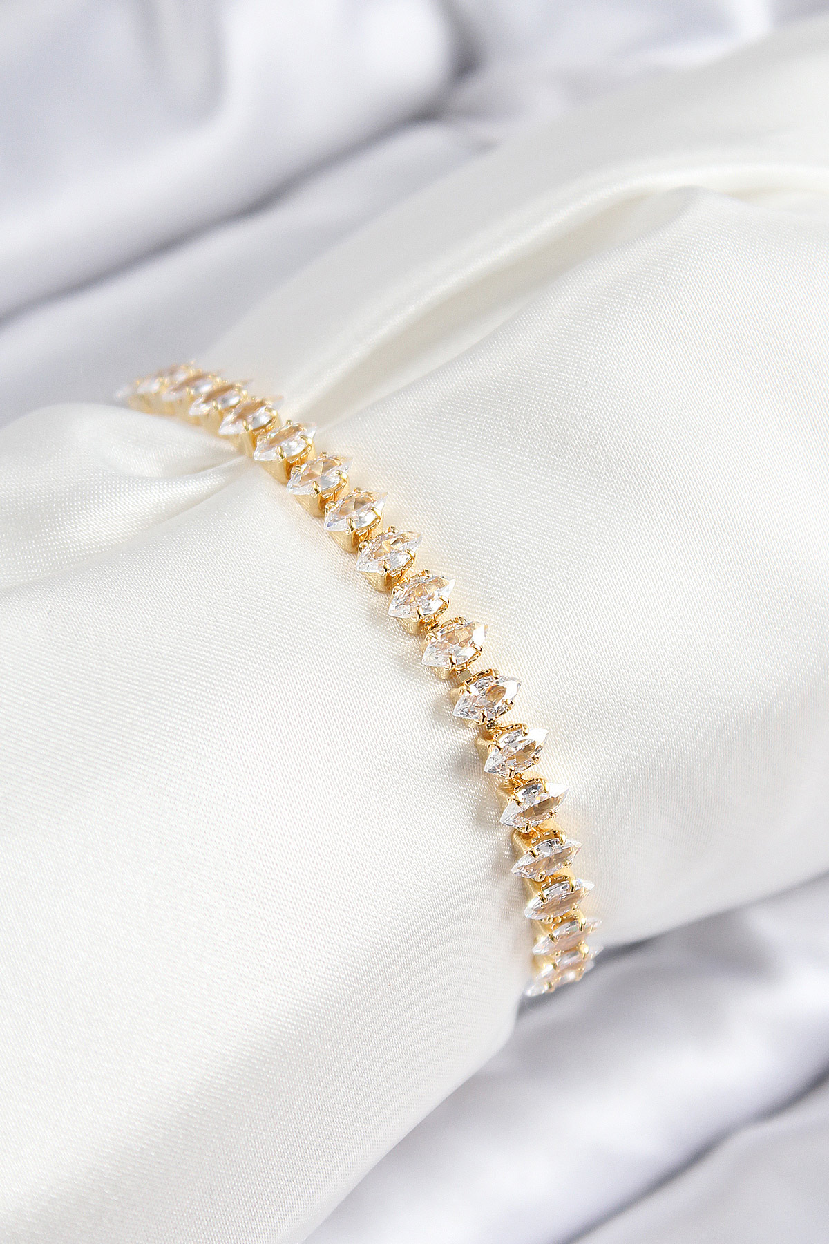 Pirinç Zirkon Taşlı Damla Model Gold Renk Asansörlü Kadın Bileklik