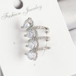 Pirinç Zirkon Taşlı Damla Model Gümüş Renk Sağ Kıkırdak Küpe