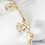 Pirinç Zirkon Taşlı Deniz Kabuğu Model Gold Renk Kadın Bileklik