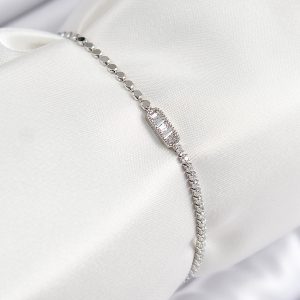 Pirinç Zirkon Taşlı Dikdörtgen Model Ezme Zincir Gümüş Renk Kadın Bileklik