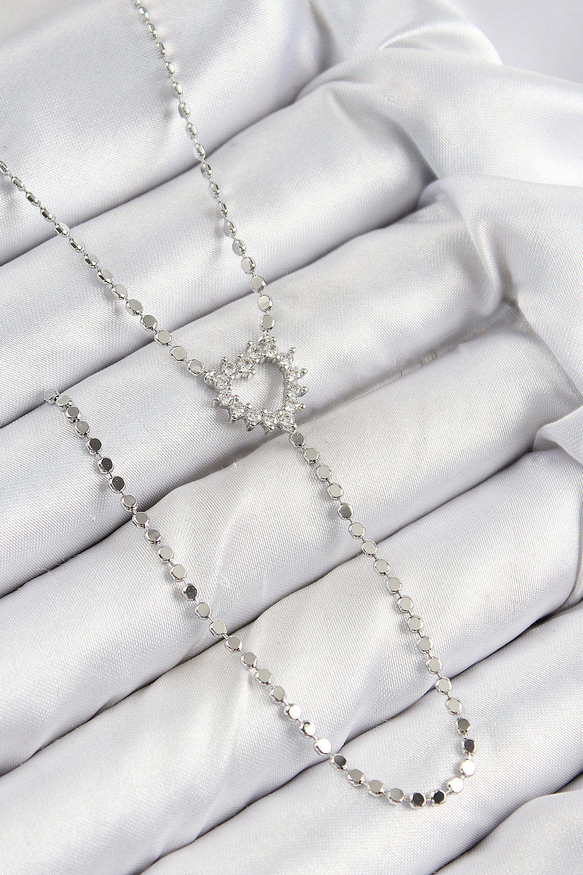 Pirinç Zirkon Taşlı Ezme Zincirli Kalp Model Gümüş Renk Y Kolye