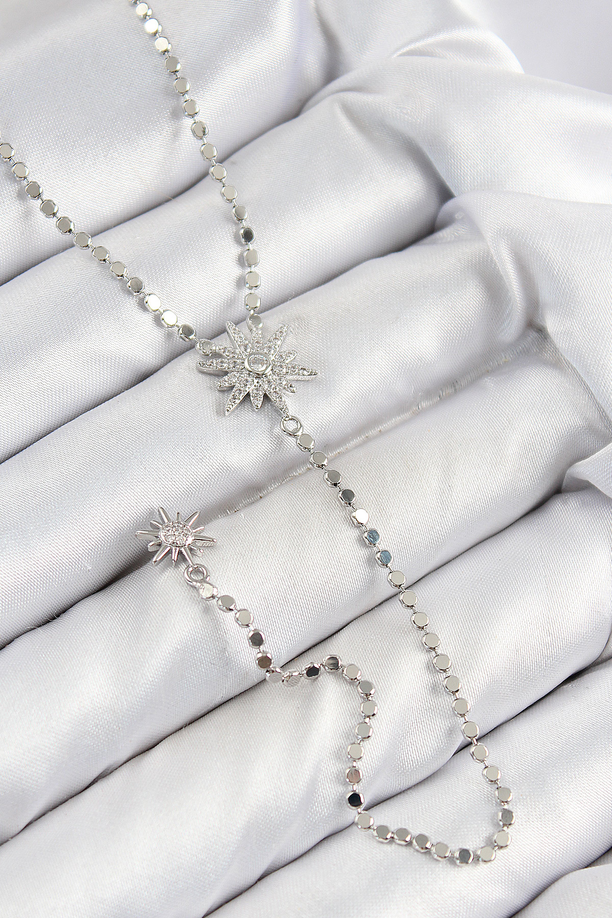 Pirinç Zirkon Taşlı Ezme Zincirli Kutup Yıldızı Model Gümüş Renk Y Kolye