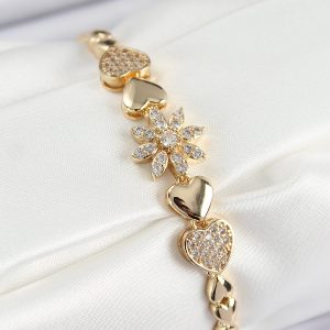 Pirinç Zirkon Taşlı Kalp Detaylı Çiçek Model Gold Renk Kadın Bileklik