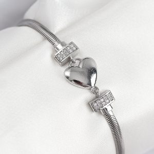 Pirinç Zirkon Taşlı Kalp Model Gümüş Renk Kadın Bileklik