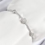 Pirinç Zirkon Taşlı Kar Tanesi Model Gümüş Renk Asansörlü Kadın Bileklik