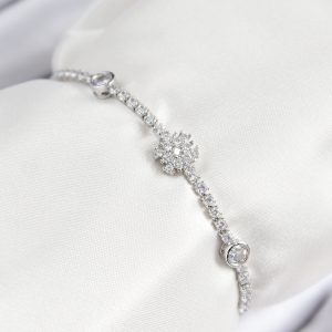 Pirinç Zirkon Taşlı Kar Tanesi Model Gümüş Renk Asansörlü Kadın Bileklik