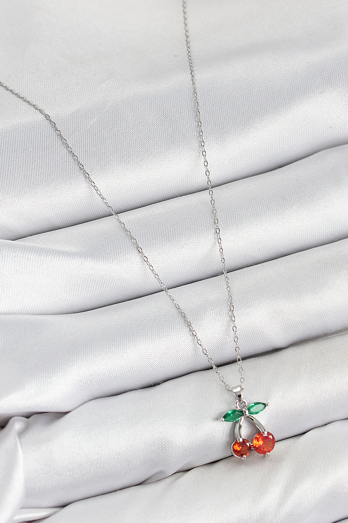 Pirinç Zirkon Taşlı Kiraz Model Gümüş Renk Kadın Kolye